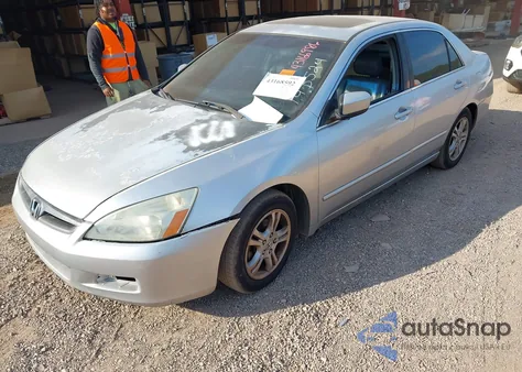 2006 Honda Accord 2.4 Ex z USA, uszkodzony, nr VIN 1HGCM56726A143524